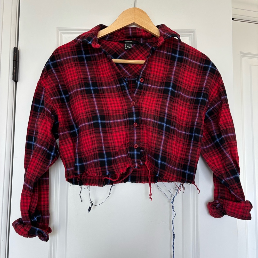 Forever 21 Red and Black Plaid Cropped Flannel Long Sleeve Top Size Medium